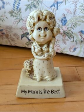 1976 Russ Berrie Figurine